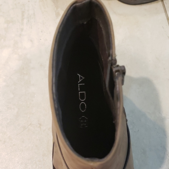 Shoes - Picture 4 of 4